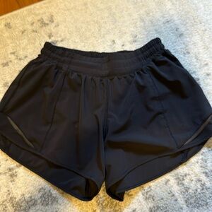 Lululemon hottie hot shorts 4” low rise